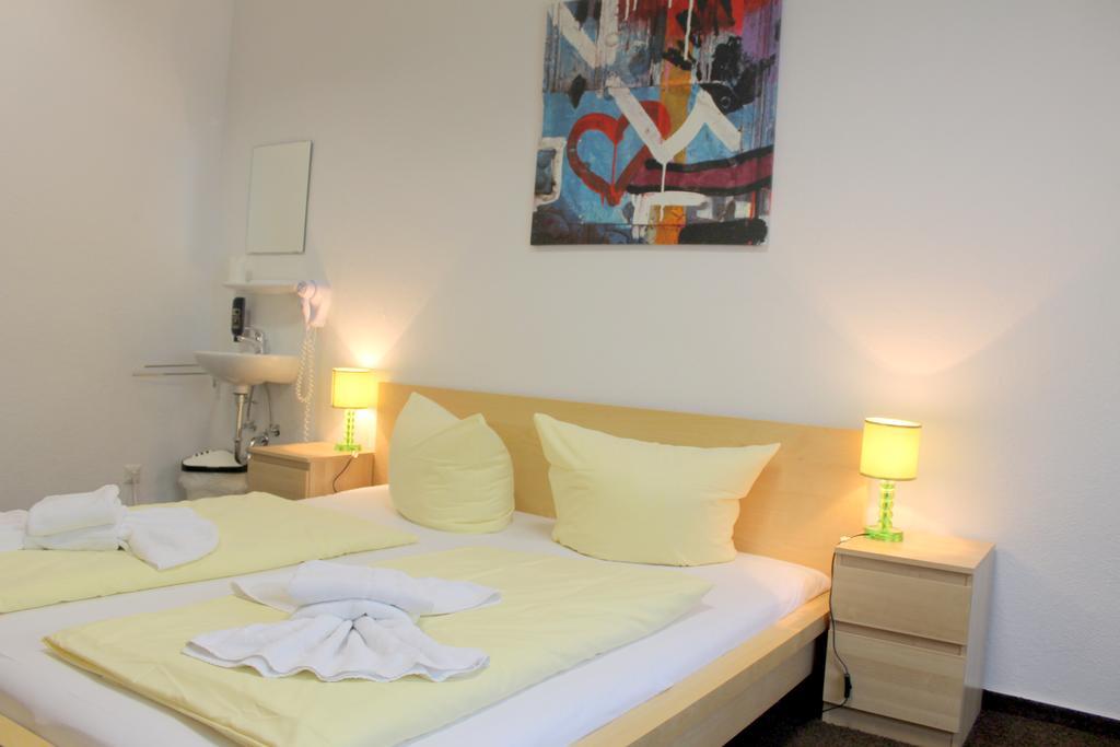 Pension Central Hostel Berlin Bagian luar foto