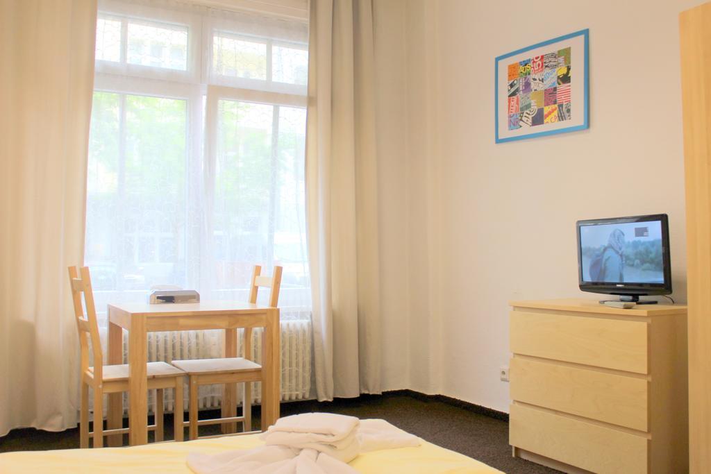 Pension Central Hostel Berlin Bagian luar foto