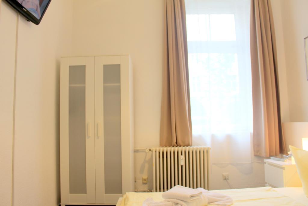 Pension Central Hostel Berlin Bagian luar foto