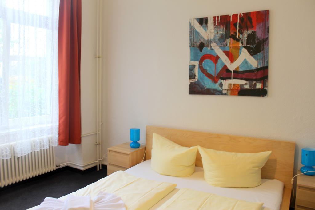 Pension Central Hostel Berlin Bagian luar foto