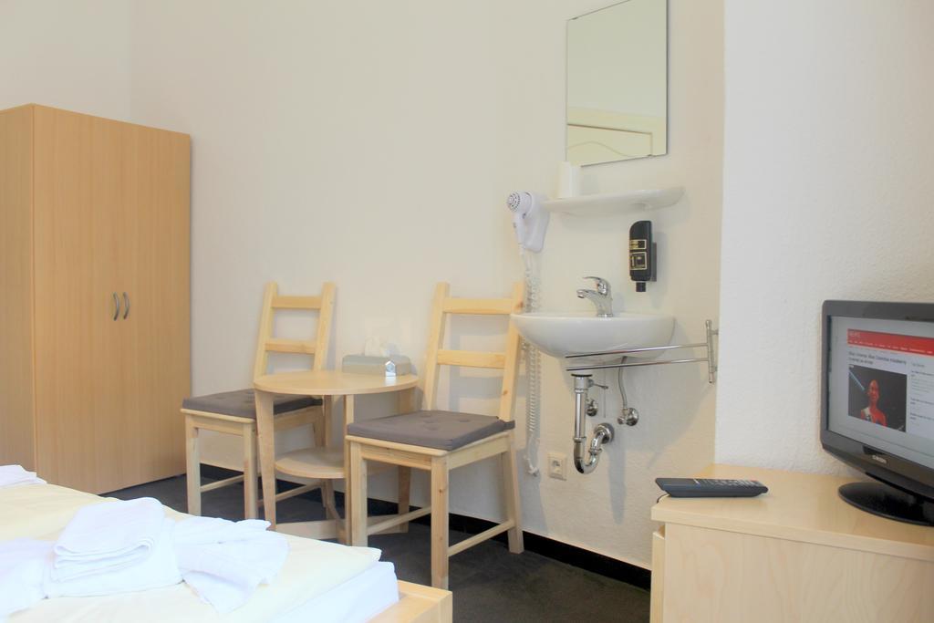 Pension Central Hostel Berlin Bagian luar foto