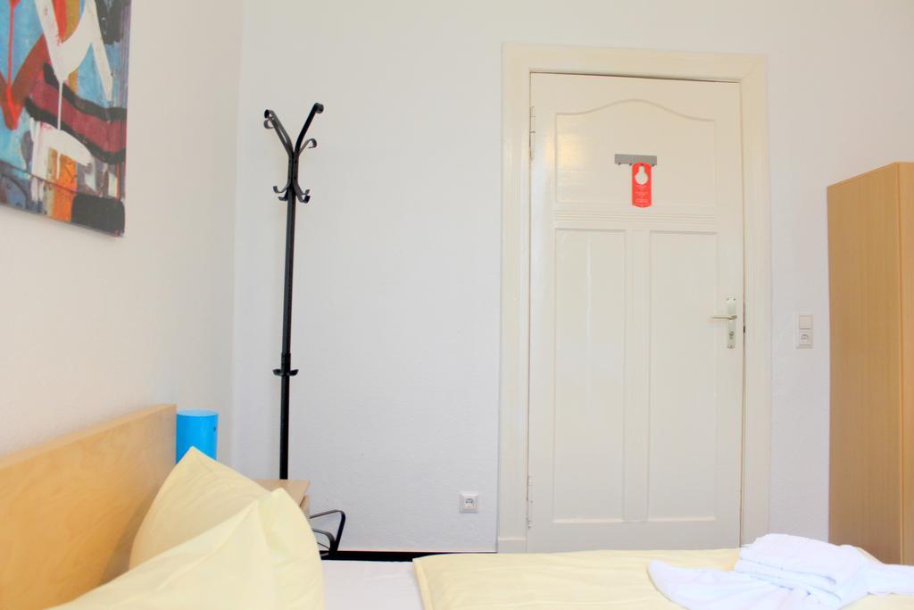Pension Central Hostel Berlin Bagian luar foto